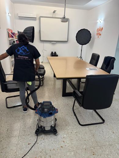 Trabalho de limpeza da GeoLimpa